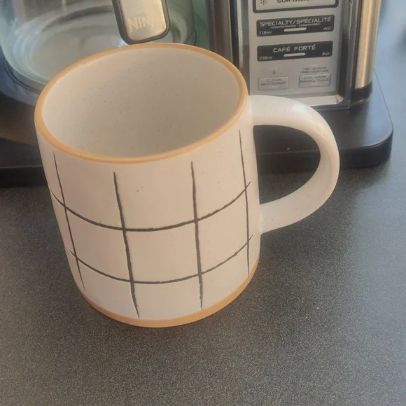 Grid Pattern Ceramic Mug - Picture 3 of 8